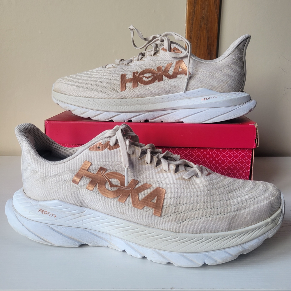 Hoka Mens Mach 5 Running Shoes Gold and White Size 10.5